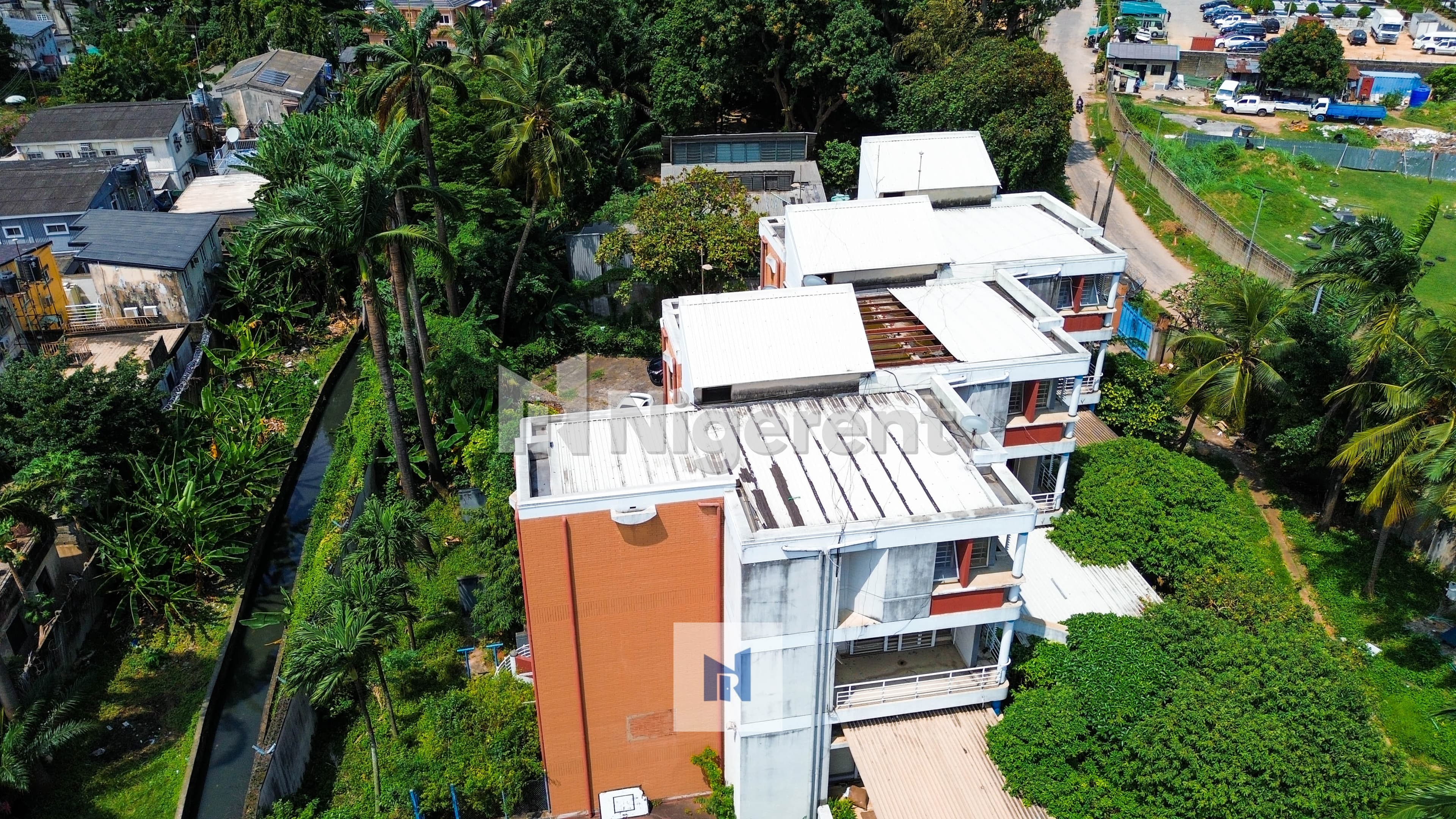 Developable 4 Bedroom Terrance Houses with 3 Unit of Domestic Quarters