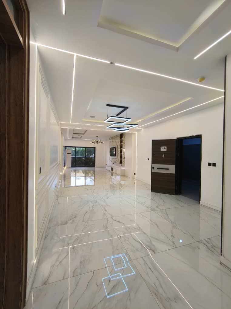 3-Bedroom Serviced Apartment with Pool & Elevator
