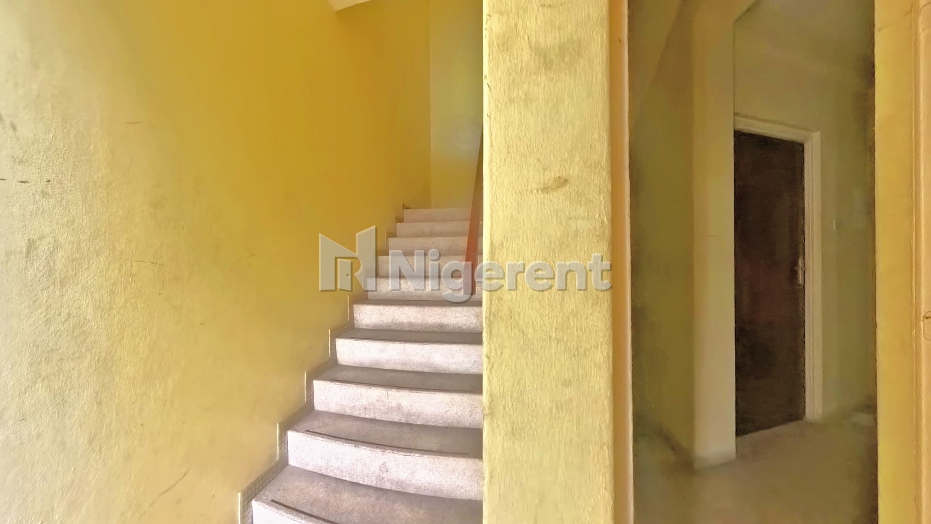 Developable 4 Bedroom Terrance Houses with 3 Unit of Domestic Quarters
