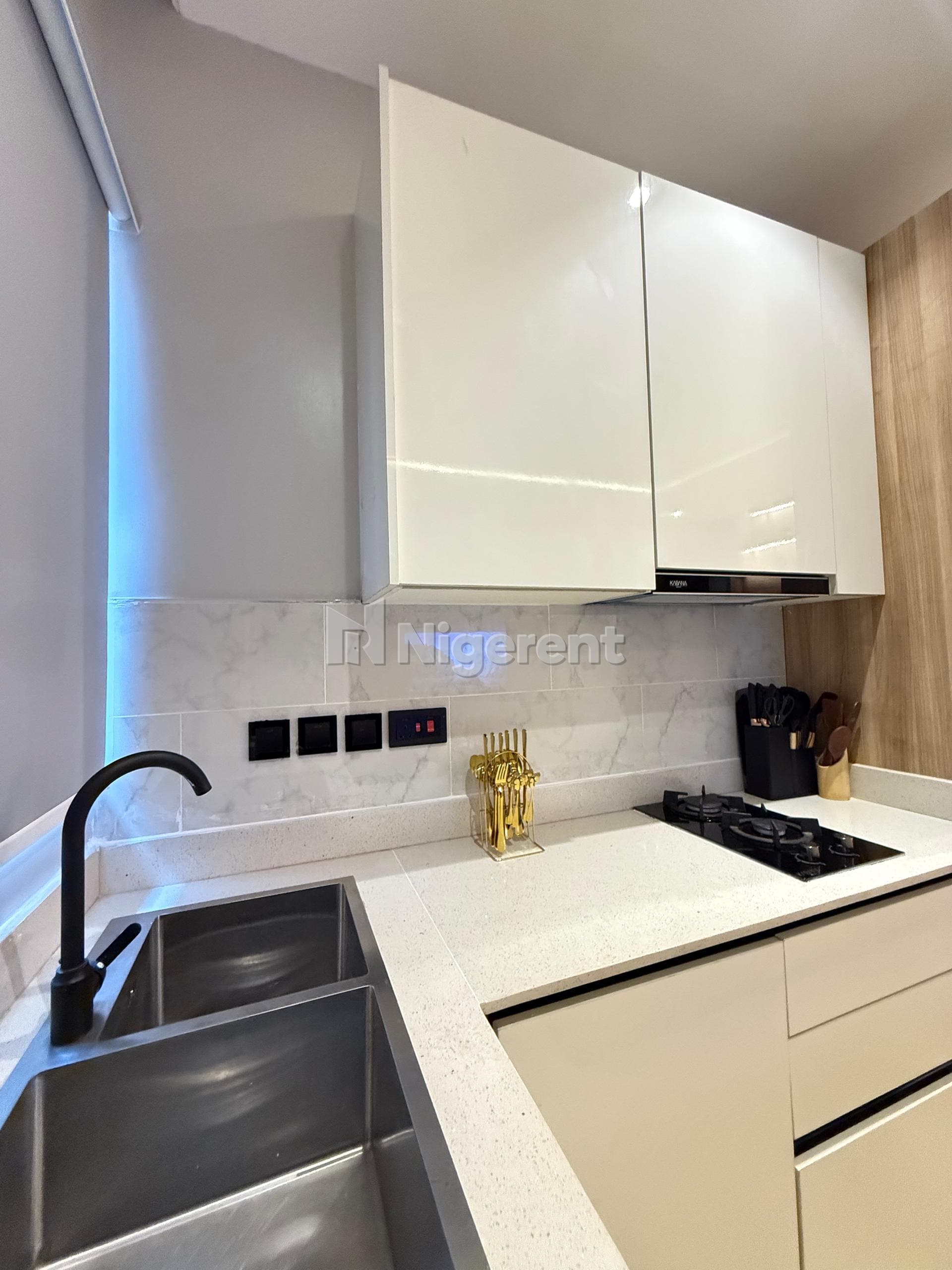 Yellow Ezra - 1-Bedroom Shortlet