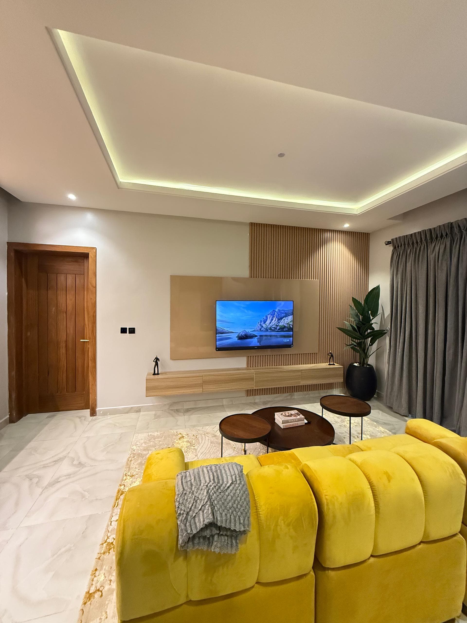 Yellow Ezra - 1-Bedroom Shortlet
