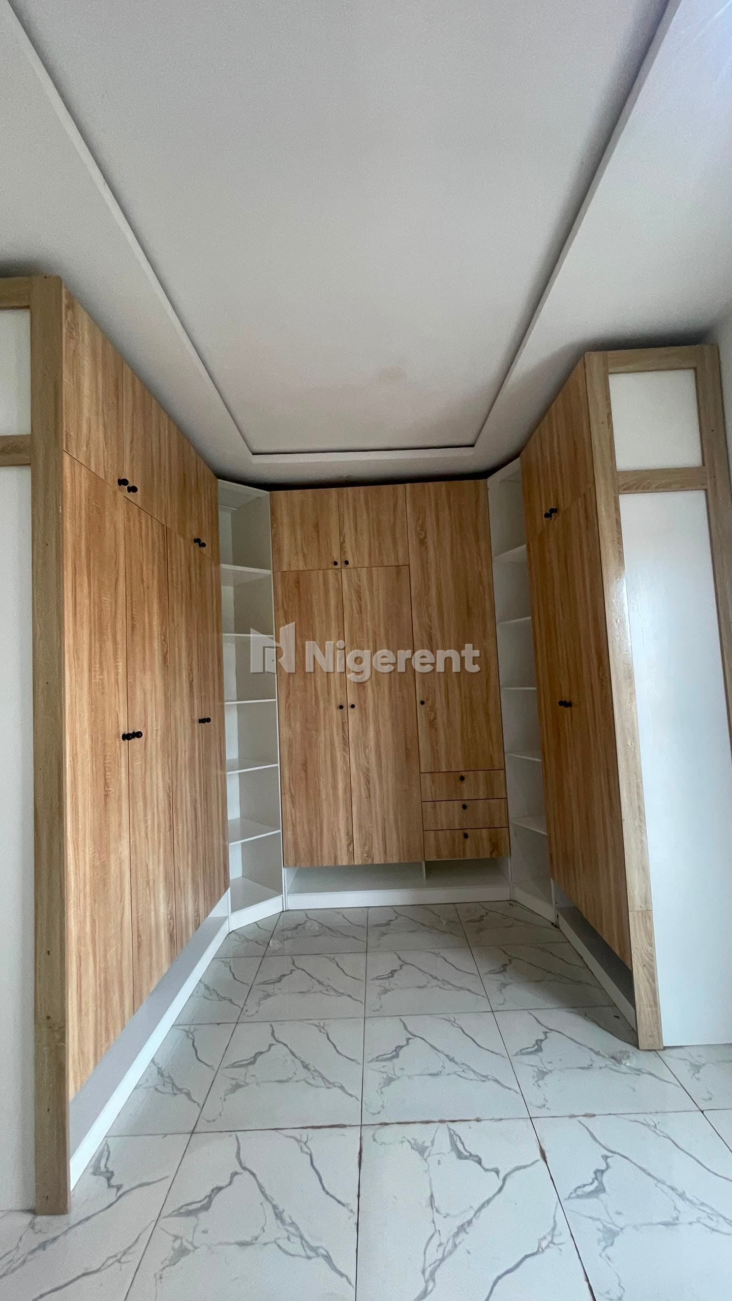 MASSIVE FULLY DETACHED  6BDR  DUPLEX + BQ  IN PEACEFUL CODE IN / CODE OUT PLEASANT ESTATE AT CHEVRON ALTERNATIVE