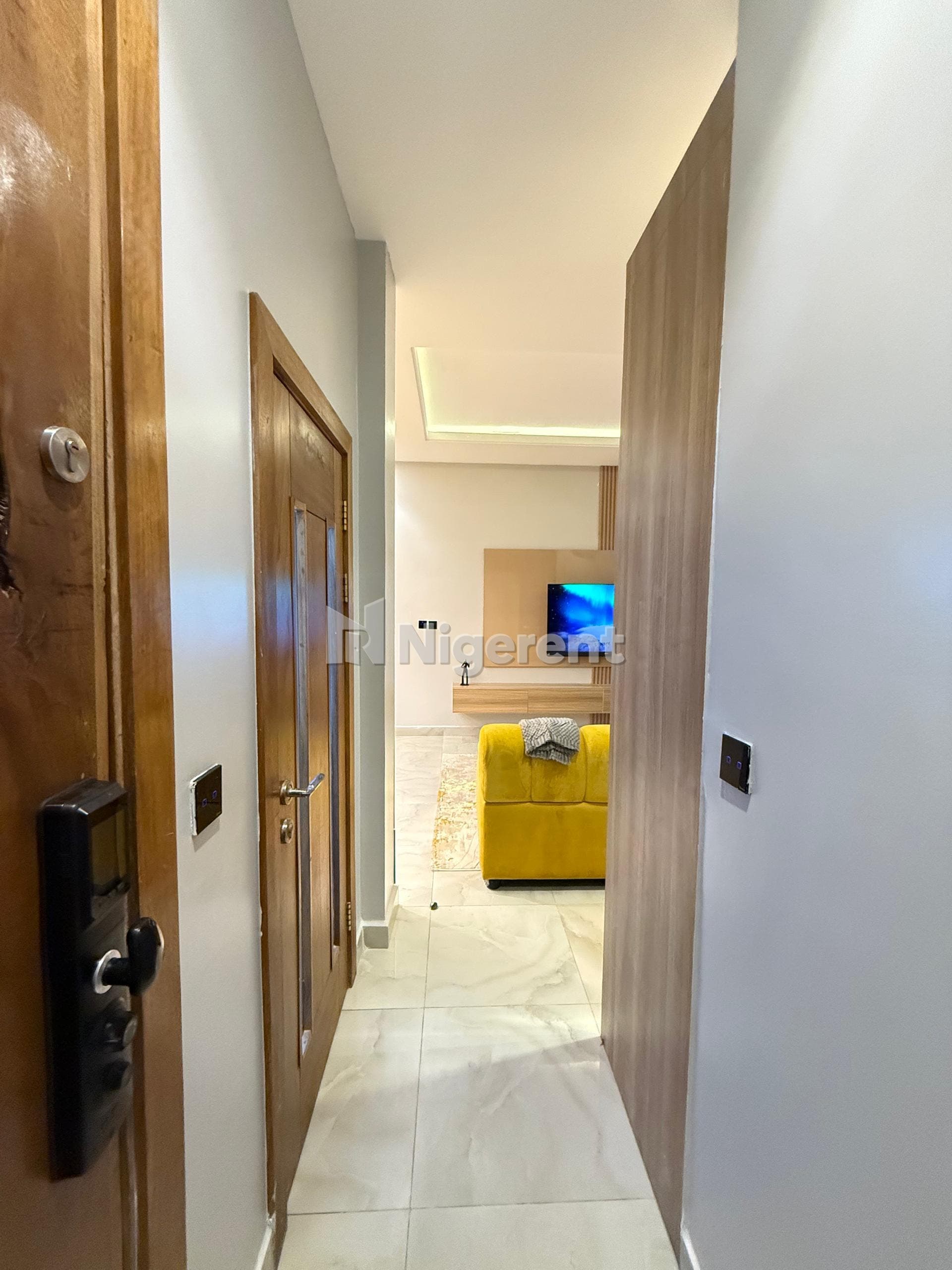 Yellow Ezra - 1-Bedroom Shortlet