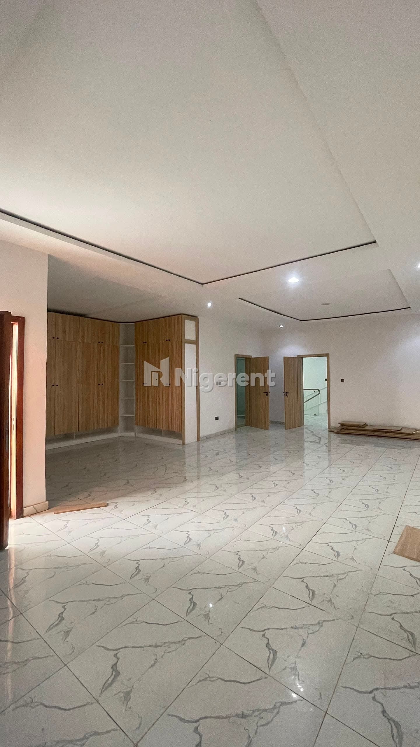 MASSIVE FULLY DETACHED  6BDR  DUPLEX + BQ  IN PEACEFUL CODE IN / CODE OUT PLEASANT ESTATE AT CHEVRON ALTERNATIVE