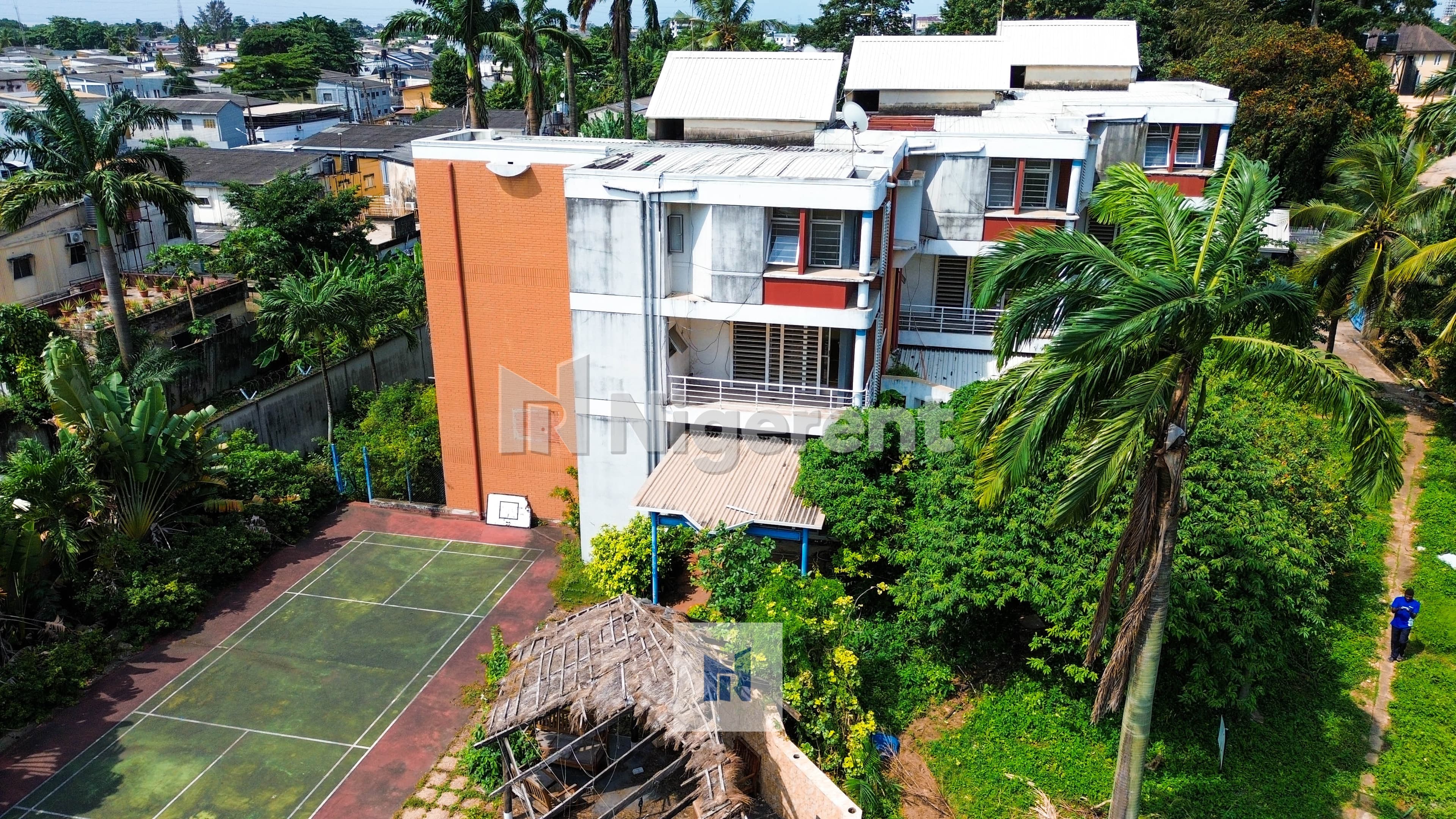 Developable 4 Bedroom Terrance Houses with 3 Unit of Domestic Quarters
