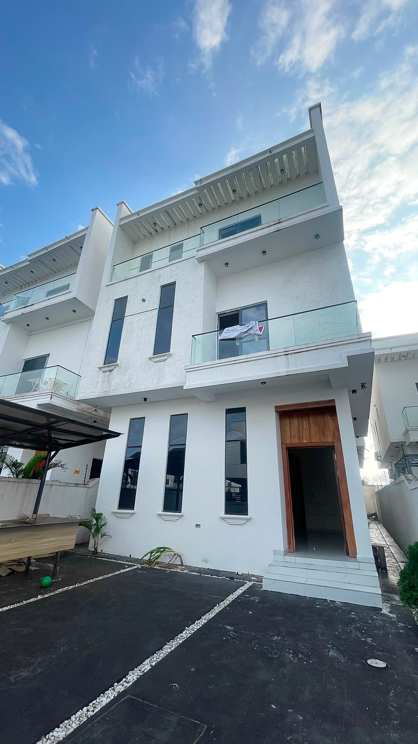 MASSIVE FULLY DETACHED  6BDR  DUPLEX + BQ  IN PEACEFUL CODE IN / CODE OUT PLEASANT ESTATE AT CHEVRON ALTERNATIVE