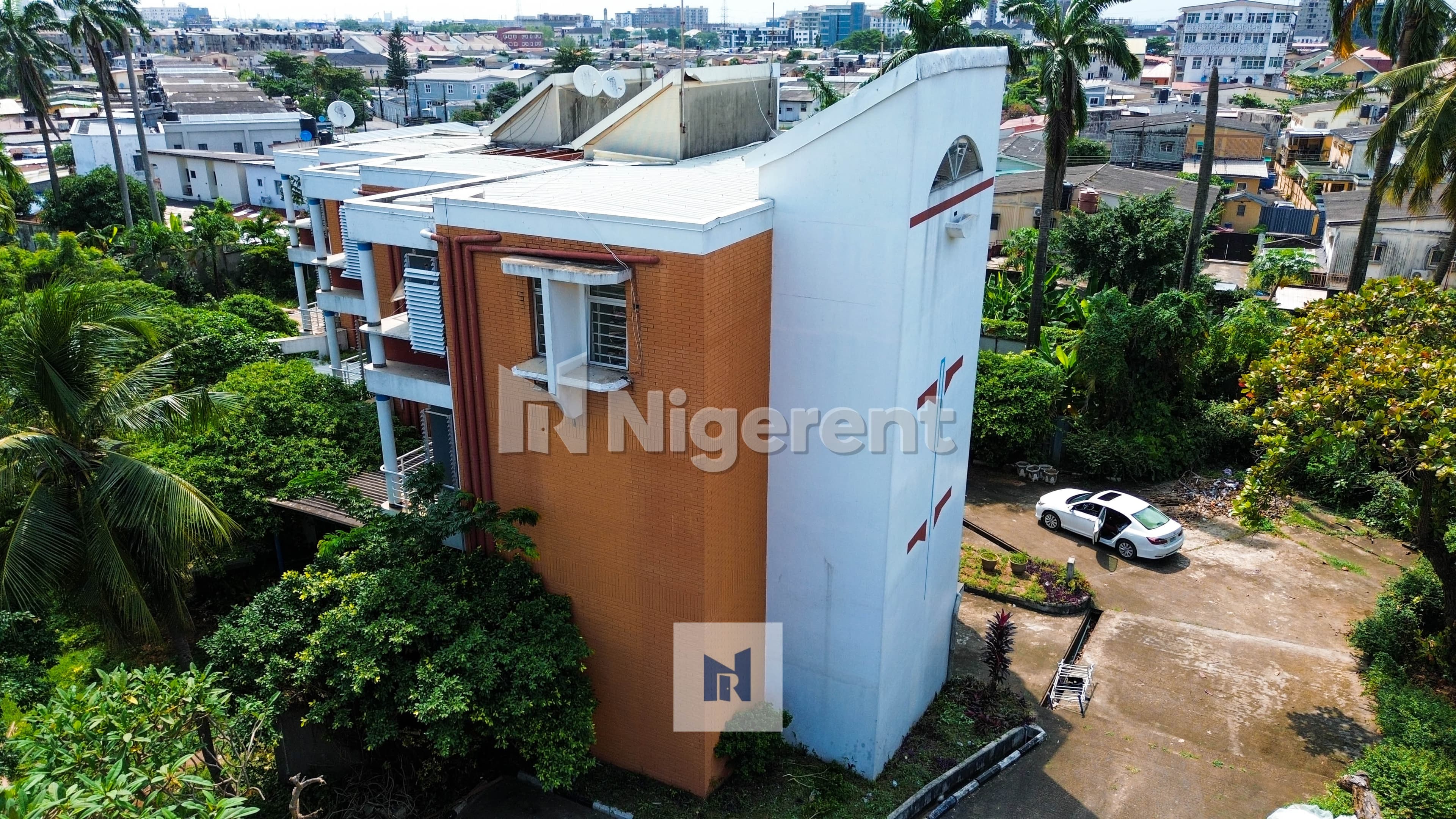 Developable 4 Bedroom Terrance Houses with 3 Unit of Domestic Quarters