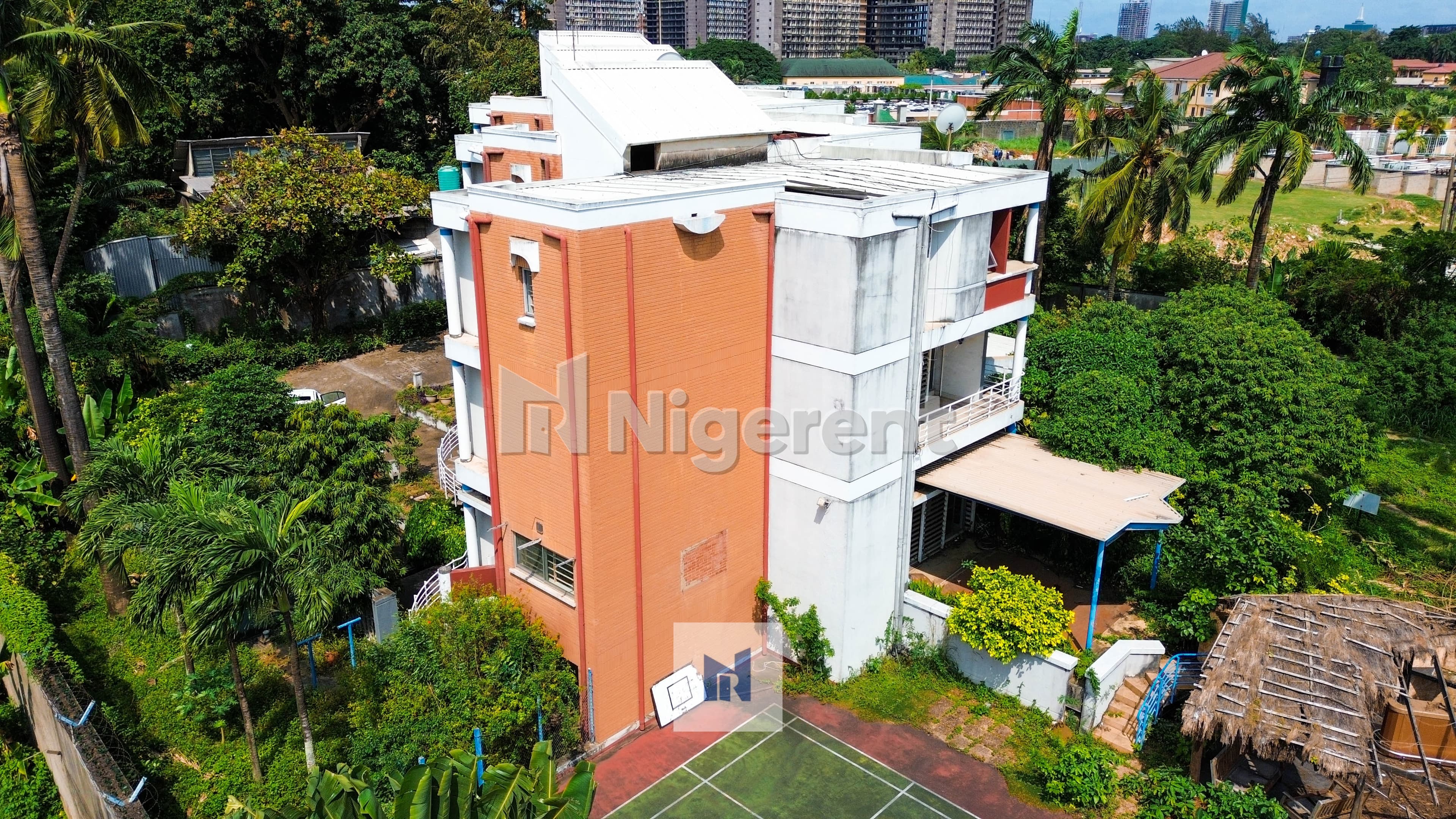 Developable 4 Bedroom Terrance Houses with 3 Unit of Domestic Quarters