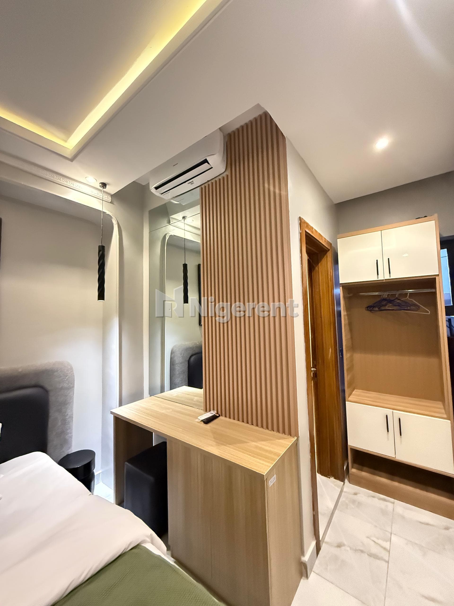 Yellow Ezra - 1-Bedroom Shortlet