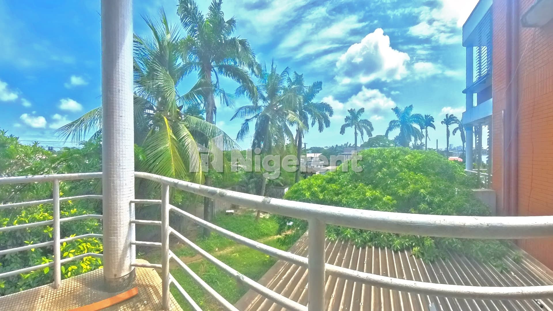 Developable 4 Bedroom Terrance Houses with 3 Unit of Domestic Quarters