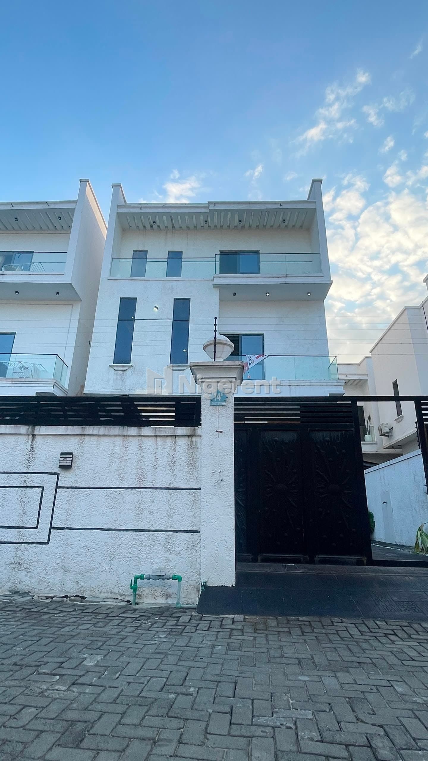 MASSIVE FULLY DETACHED  6BDR  DUPLEX + BQ  IN PEACEFUL CODE IN / CODE OUT PLEASANT ESTATE AT CHEVRON ALTERNATIVE