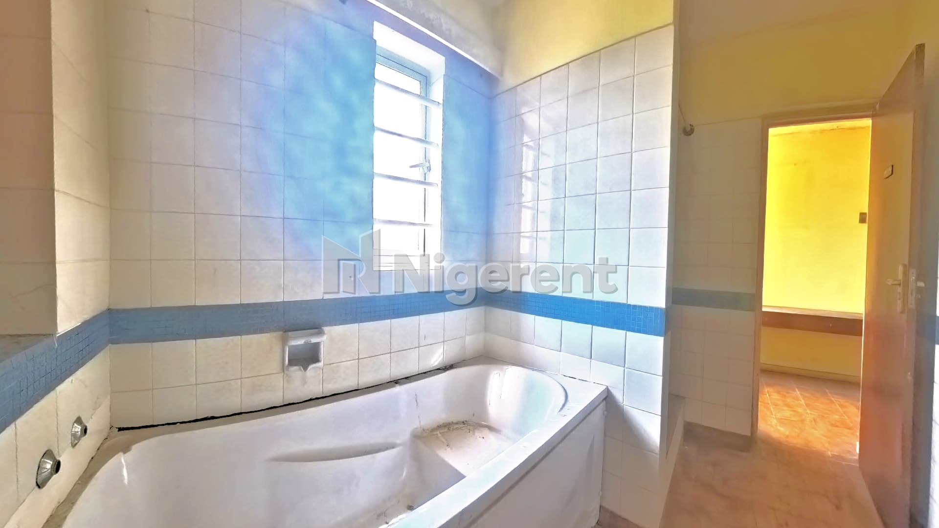 Developable 4 Bedroom Terrance Houses with 3 Unit of Domestic Quarters