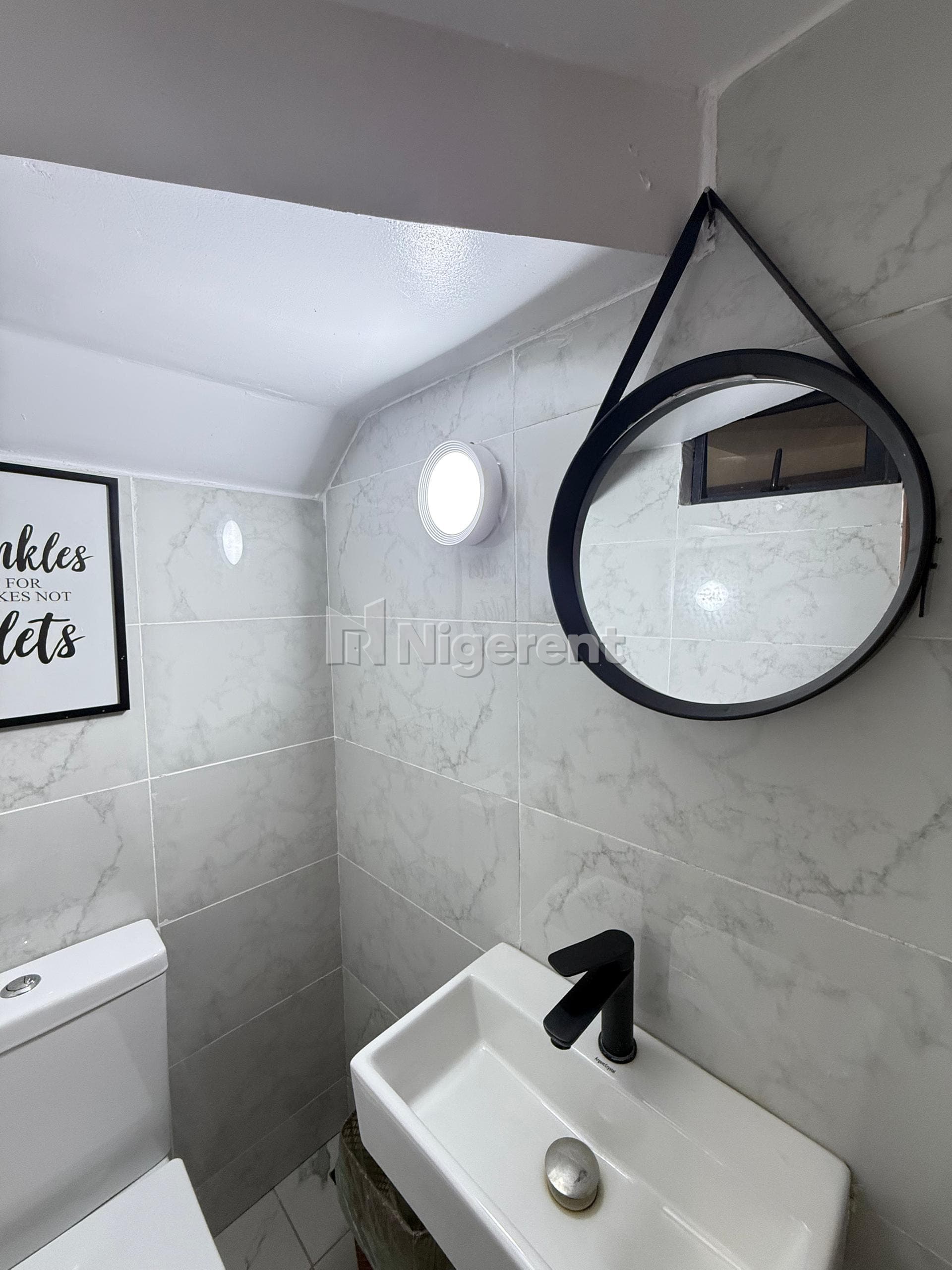 Yellow Ezra - 1-Bedroom Shortlet