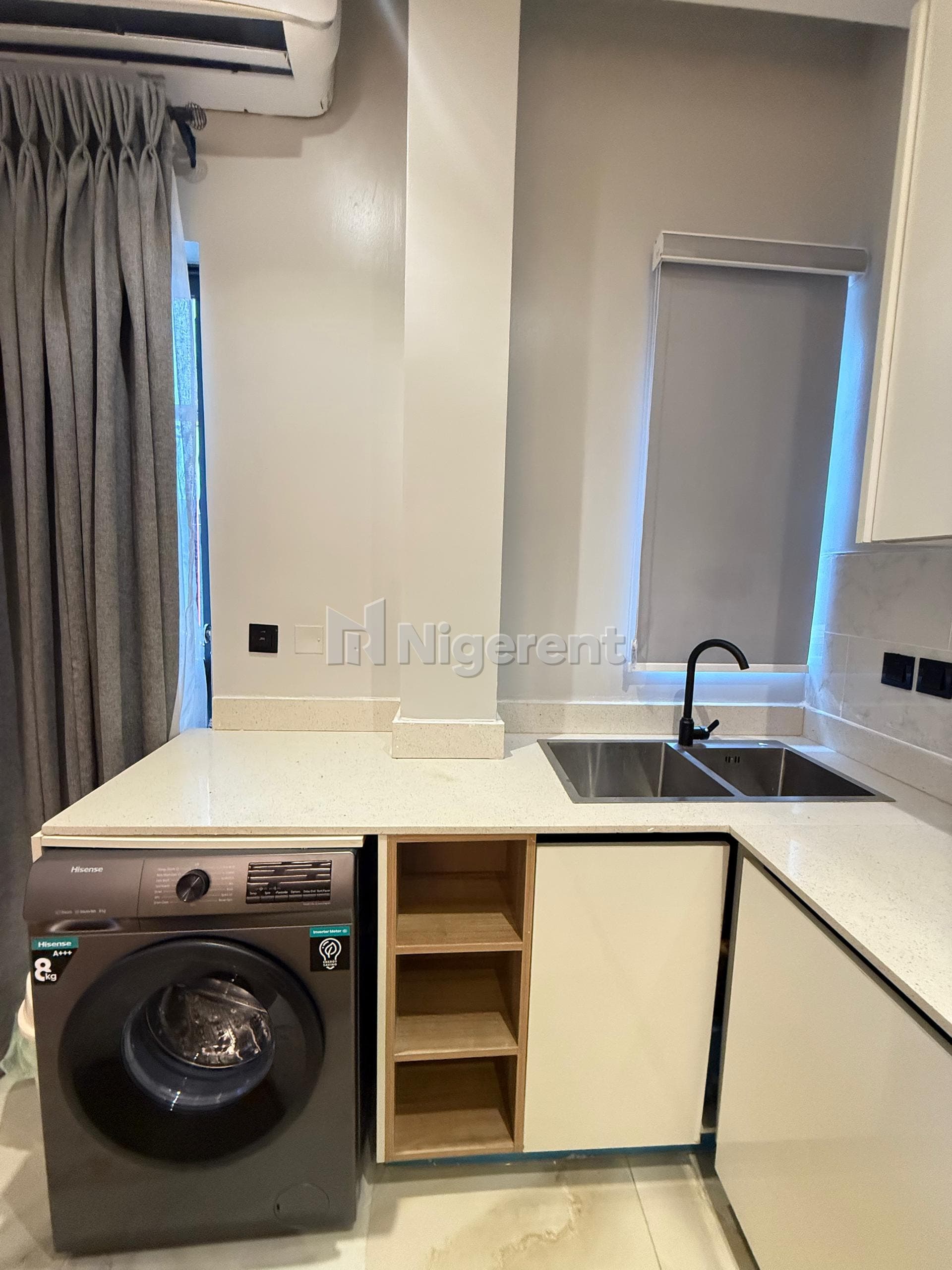 Yellow Ezra - 1-Bedroom Shortlet