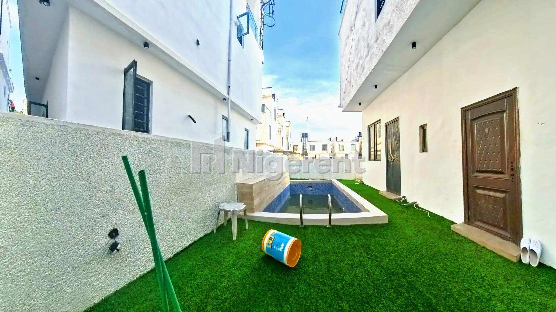 4 Units of 5 Bedroom Ensuite Apartments with Domestic Quarters