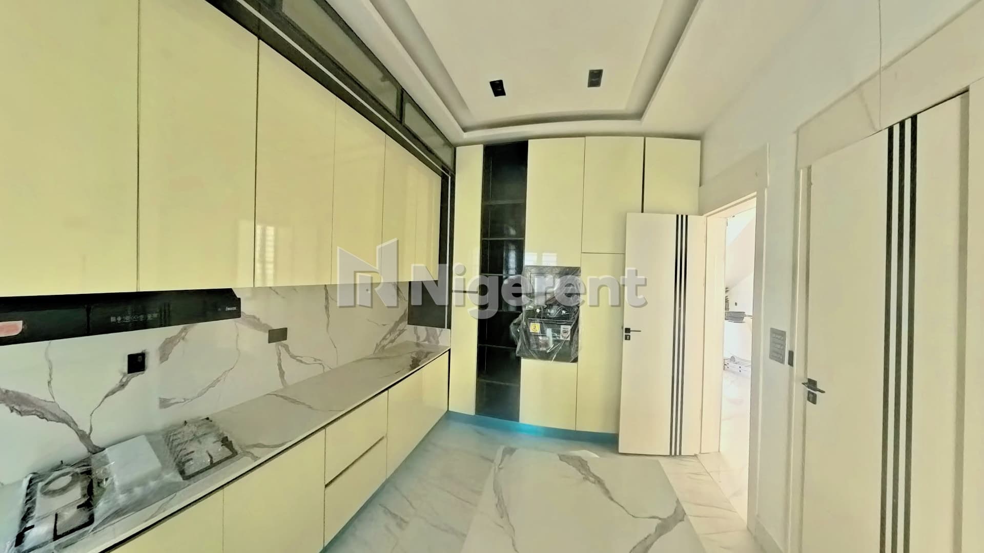 4 Units of 5 Bedroom Ensuite Apartments with Domestic Quarters