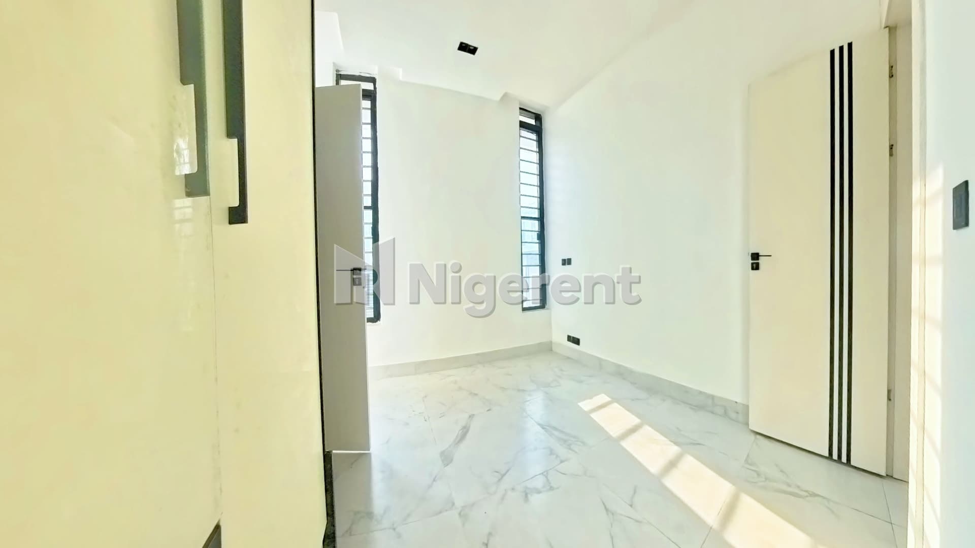 4 Units of 5 Bedroom Ensuite Apartments with Domestic Quarters
