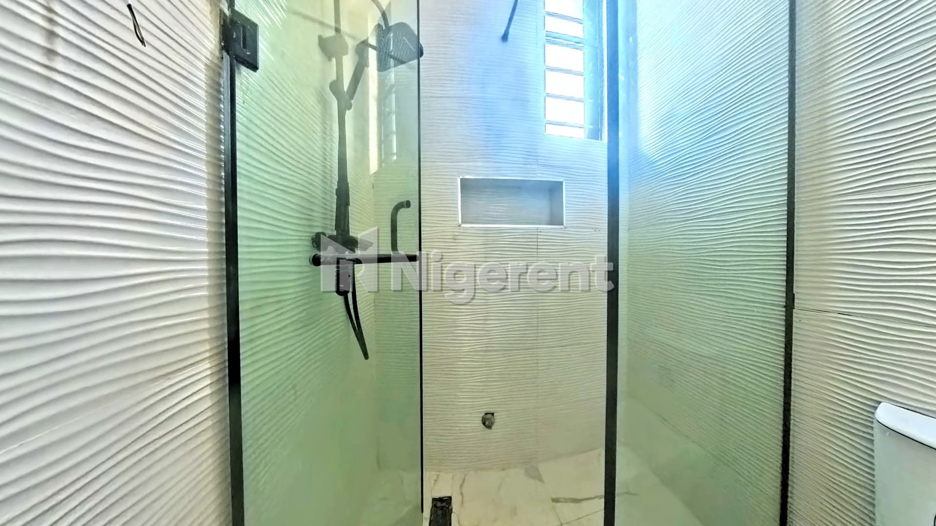 4 Units of 5 Bedroom Ensuite Apartments with Domestic Quarters