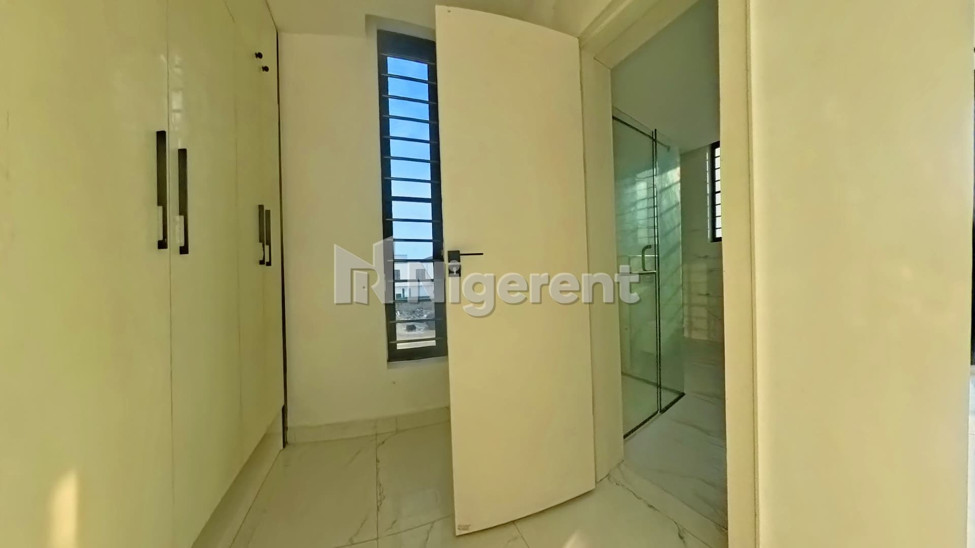 4 Units of 5 Bedroom Ensuite Apartments with Domestic Quarters