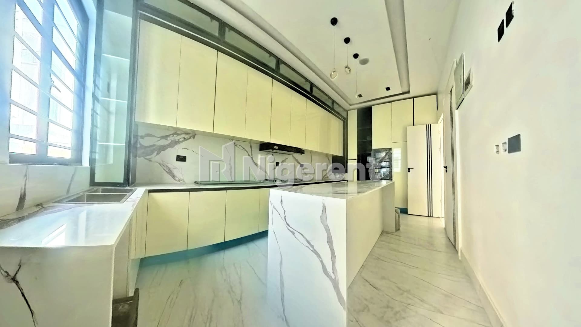 4 Units of 5 Bedroom Ensuite Apartments with Domestic Quarters