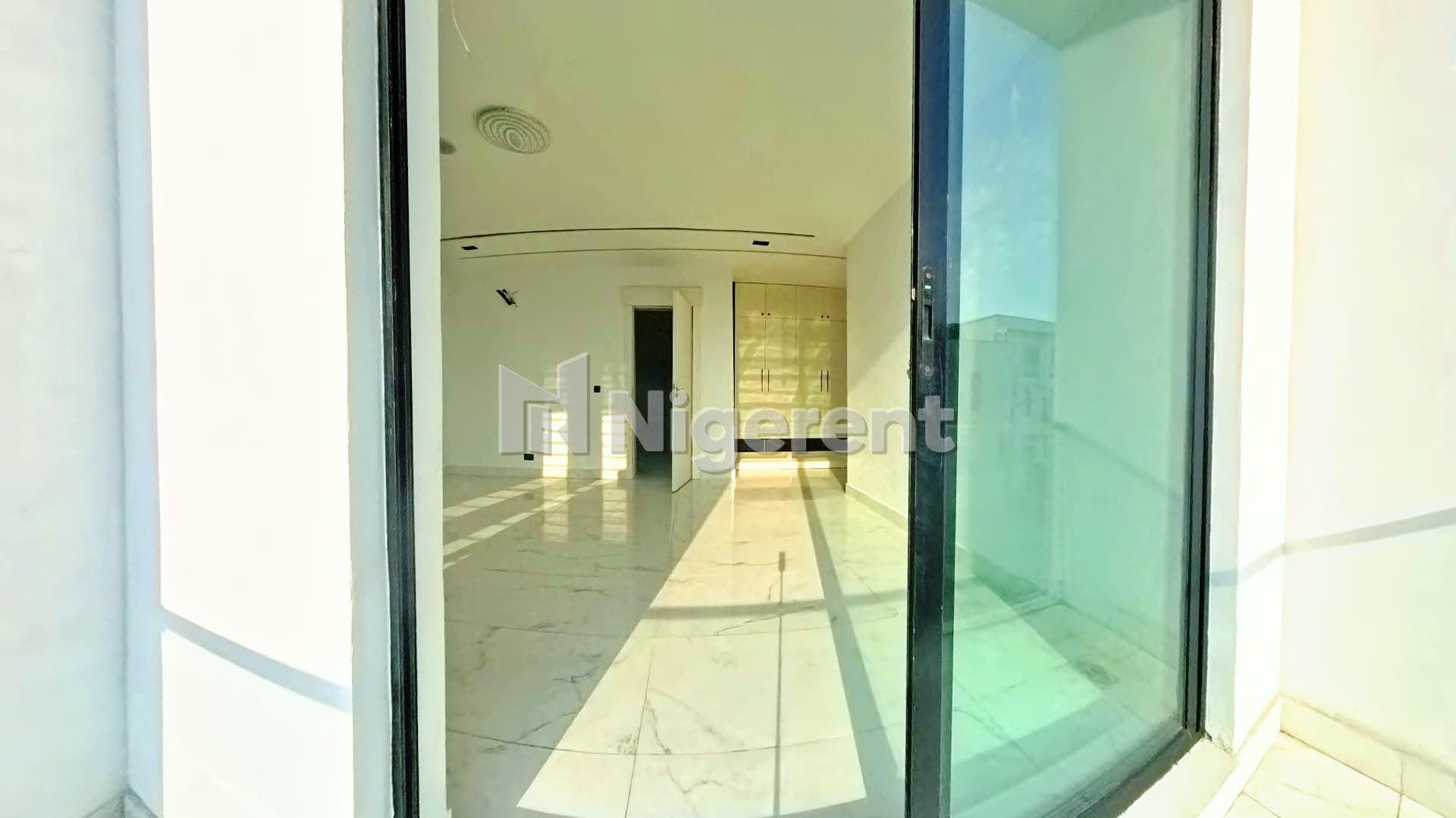 4 Units of 5 Bedroom Ensuite Apartments with Domestic Quarters