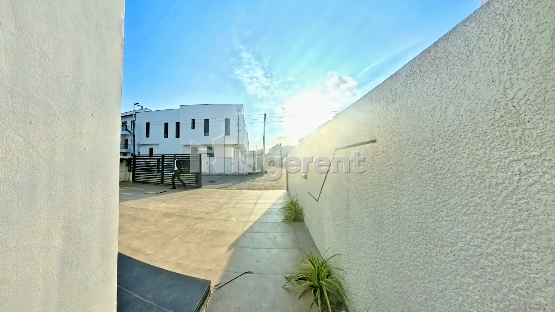 4 Units of 5 Bedroom Ensuite Apartments with Domestic Quarters