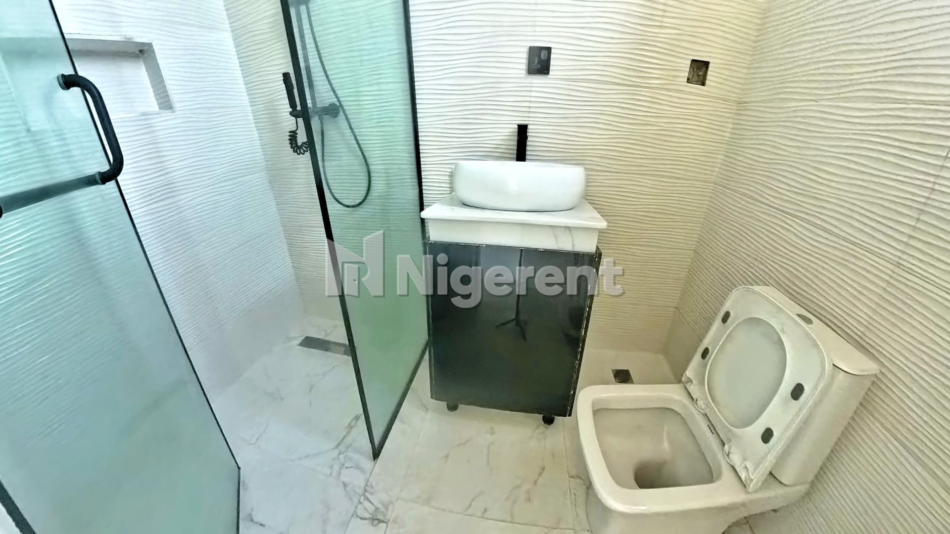 4 Units of 5 Bedroom Ensuite Apartments with Domestic Quarters