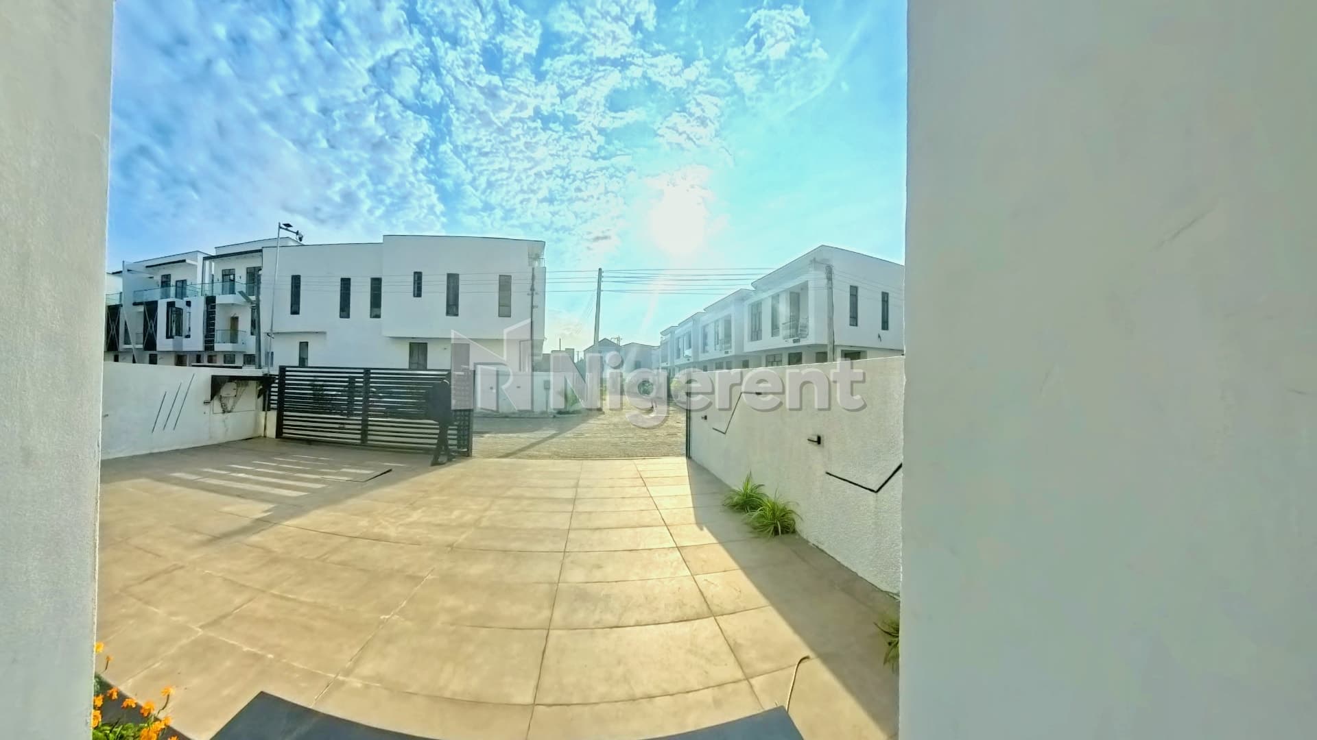 4 Units of 5 Bedroom Ensuite Apartments with Domestic Quarters