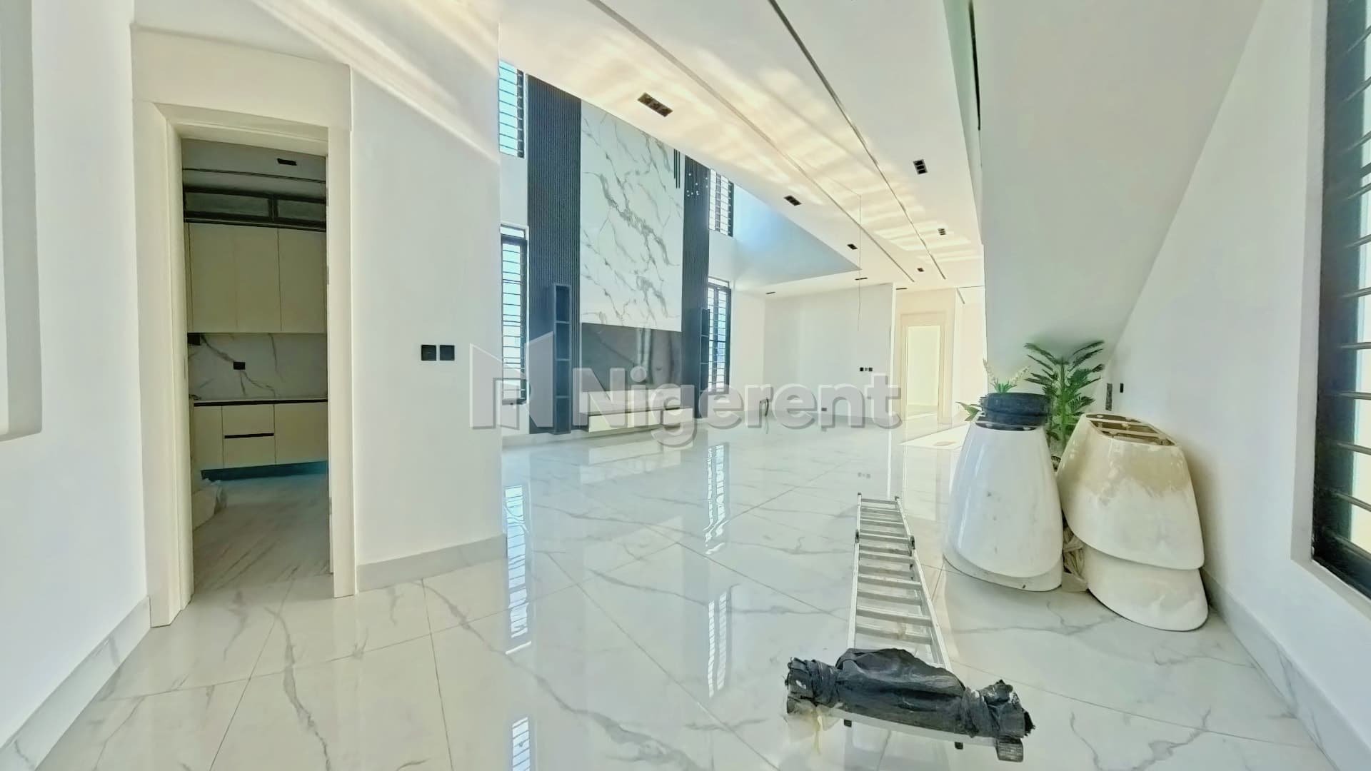 4 Units of 5 Bedroom Ensuite Apartments with Domestic Quarters