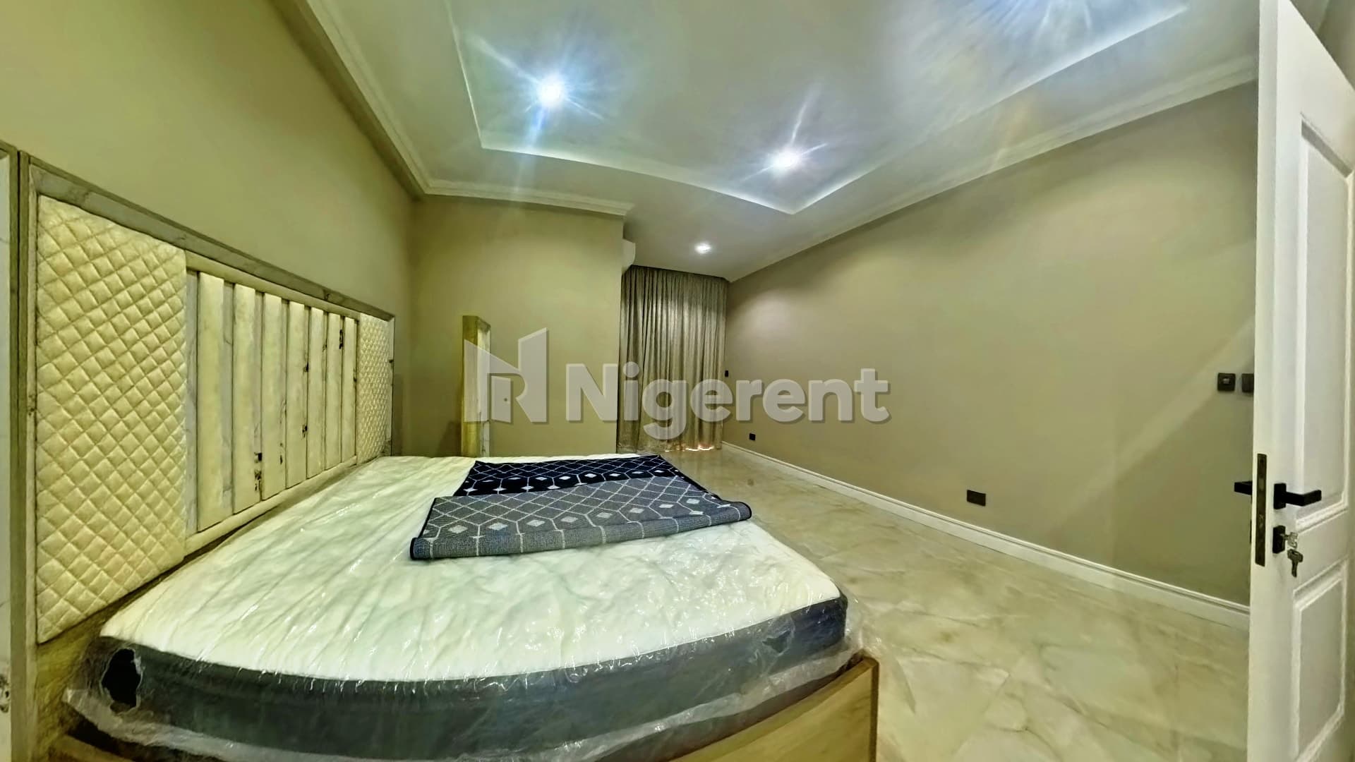 Fully Furnished En-Suite 5 Bedroom Maisonette with Two Living Rooms and Private Balconies