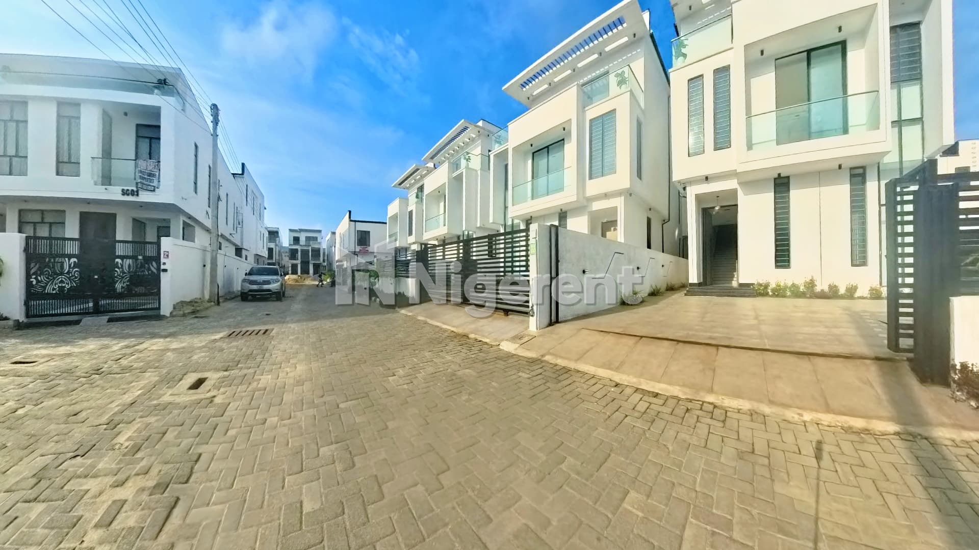 4 Units of 5 Bedroom Ensuite Apartments with Domestic Quarters