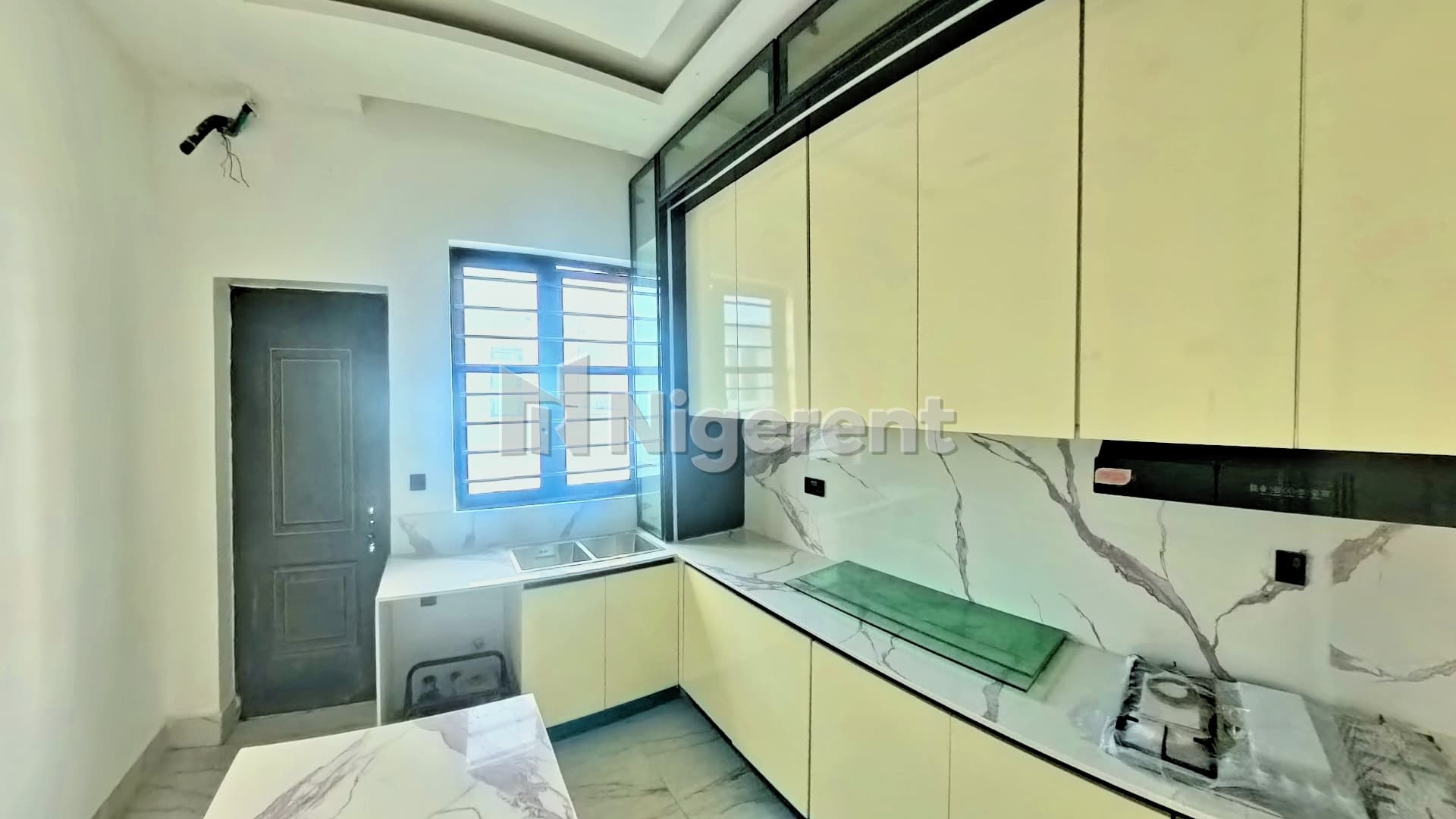 4 Units of 5 Bedroom Ensuite Apartments with Domestic Quarters