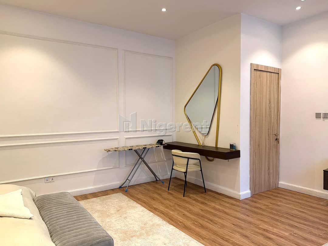 FLAT 5