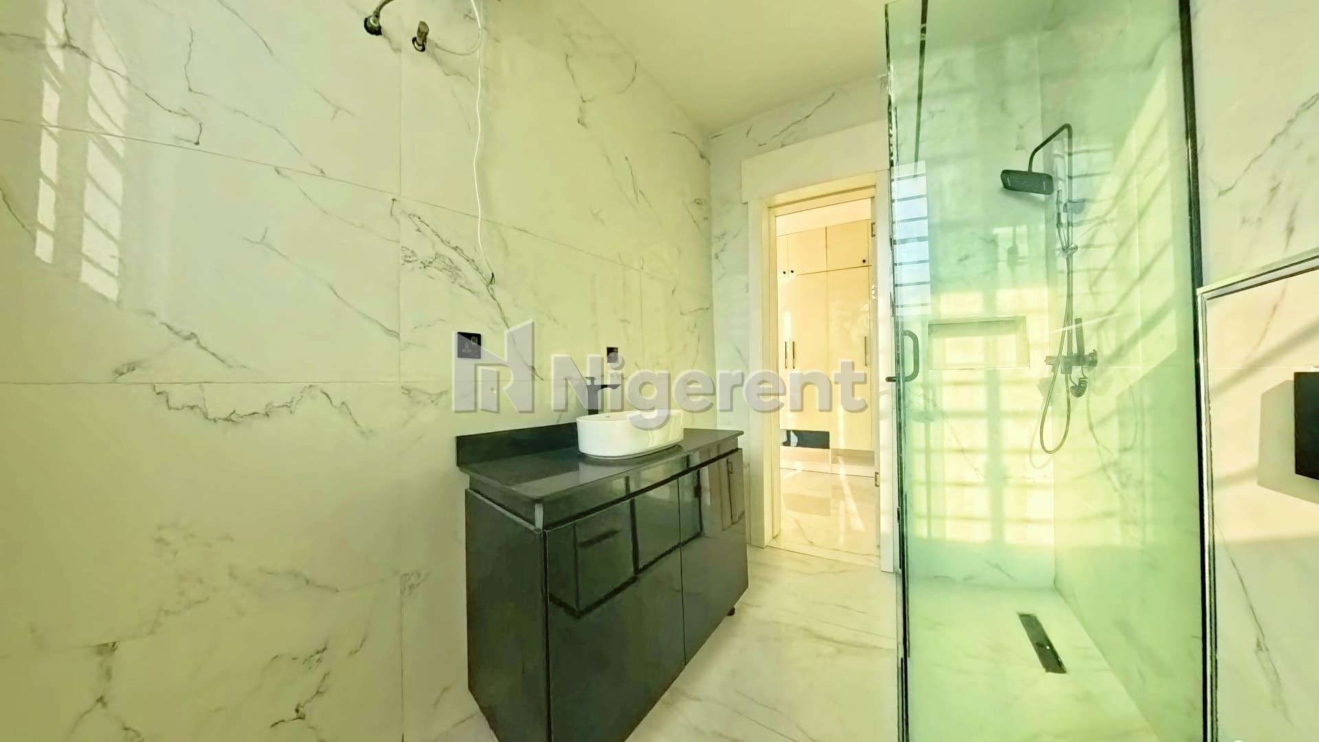 4 Units of 5 Bedroom Ensuite Apartments with Domestic Quarters