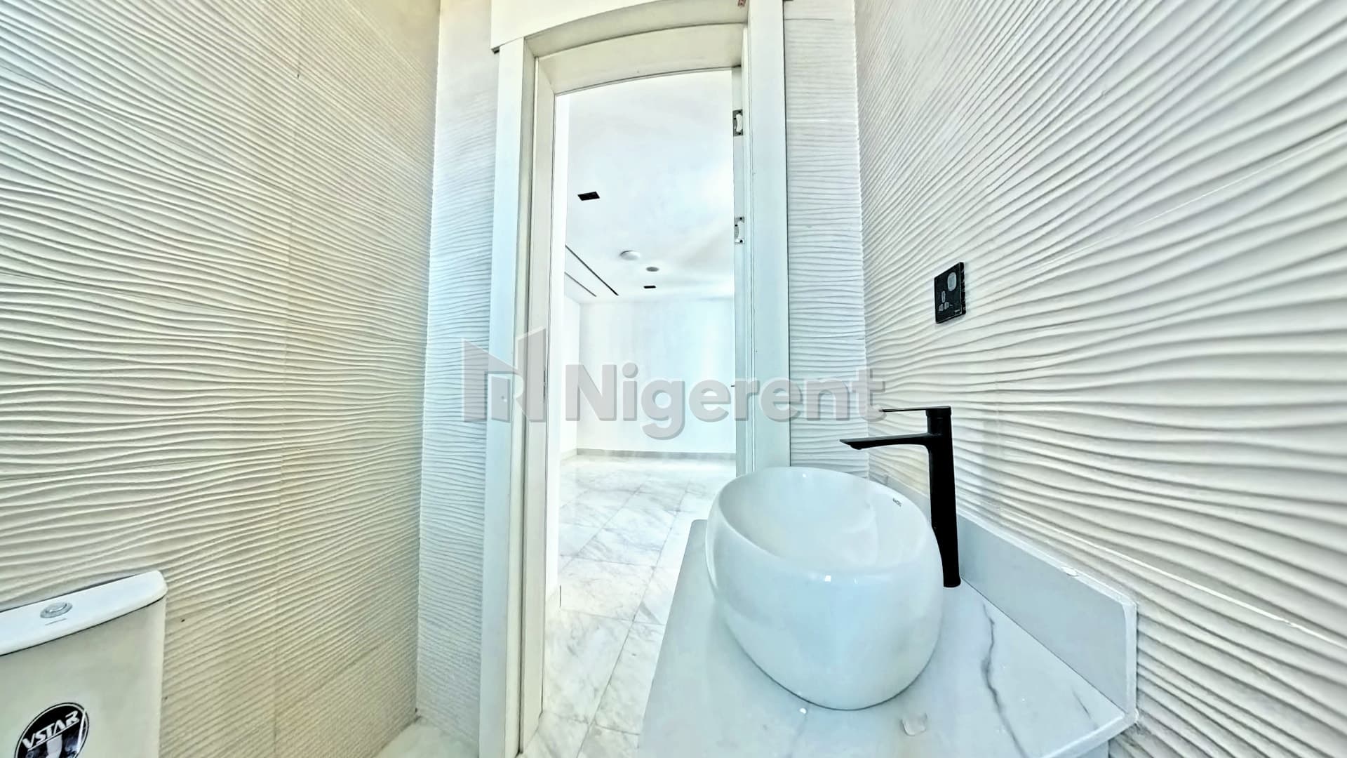 4 Units of 5 Bedroom Ensuite Apartments with Domestic Quarters