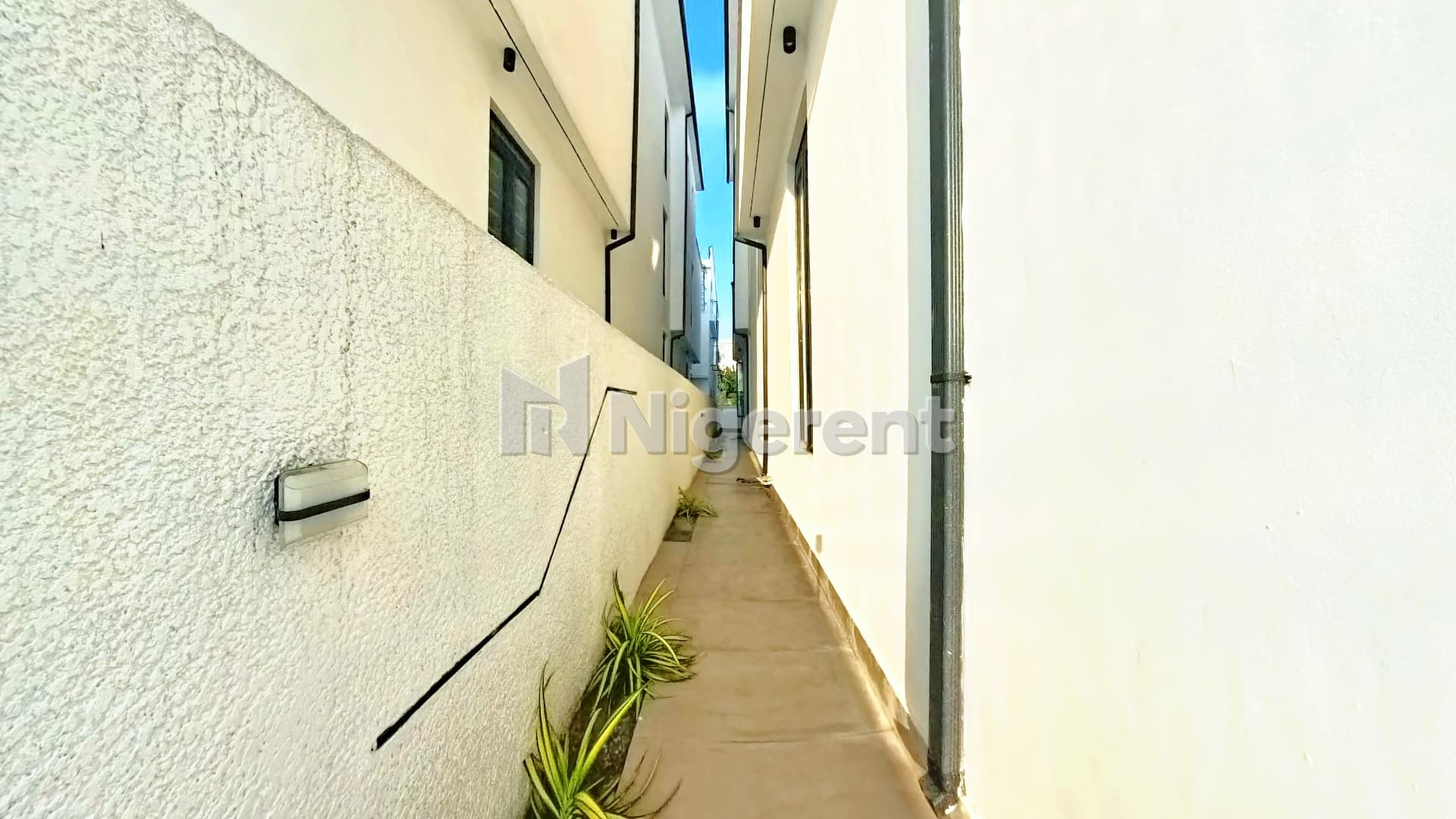 4 Units of 5 Bedroom Ensuite Apartments with Domestic Quarters
