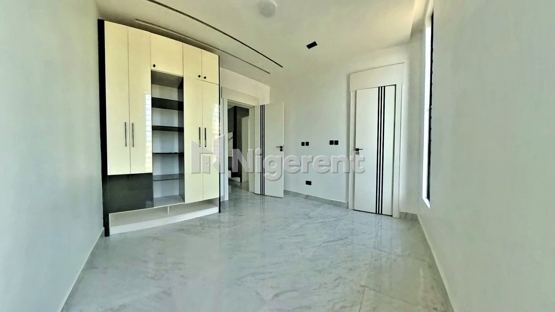 4 Units of 5 Bedroom Ensuite Apartments with Domestic Quarters