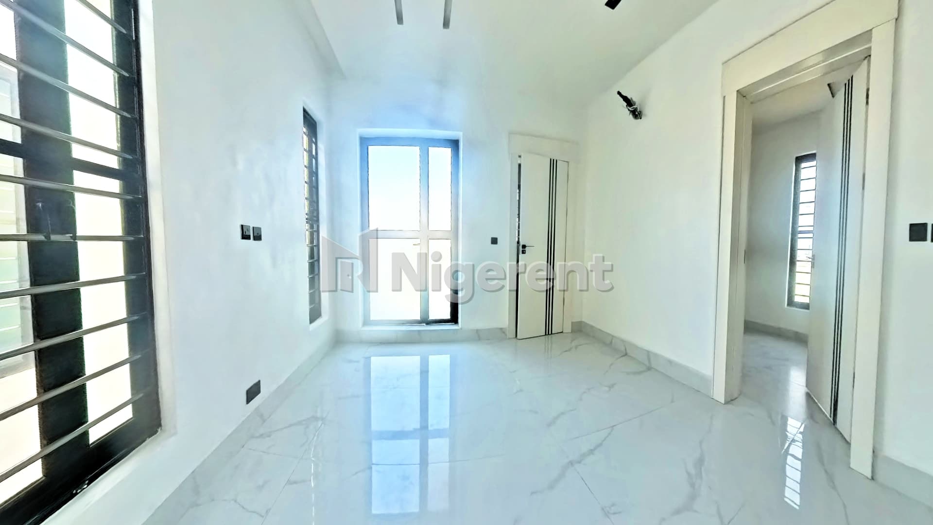 4 Units of 5 Bedroom Ensuite Apartments with Domestic Quarters