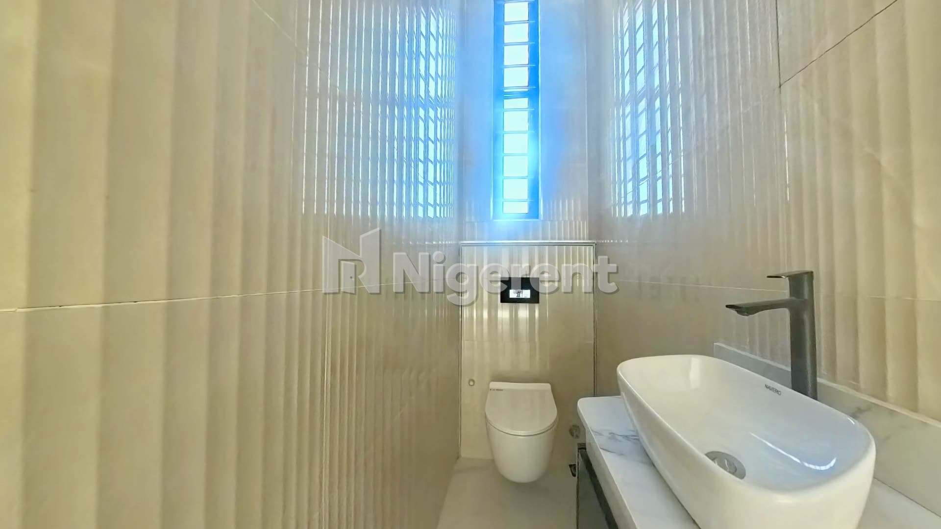 4 Units of 5 Bedroom Ensuite Apartments with Domestic Quarters
