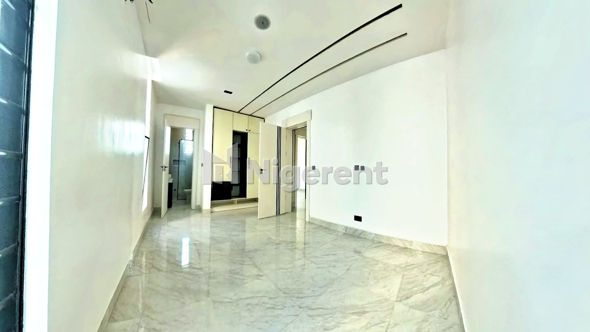 4 Units of 5 Bedroom Ensuite Apartments with Domestic Quarters