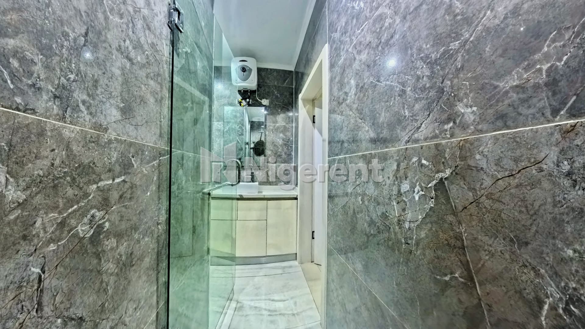 Fully Furnished En-Suite 5 Bedroom Maisonette with Two Living Rooms and Private Balconies