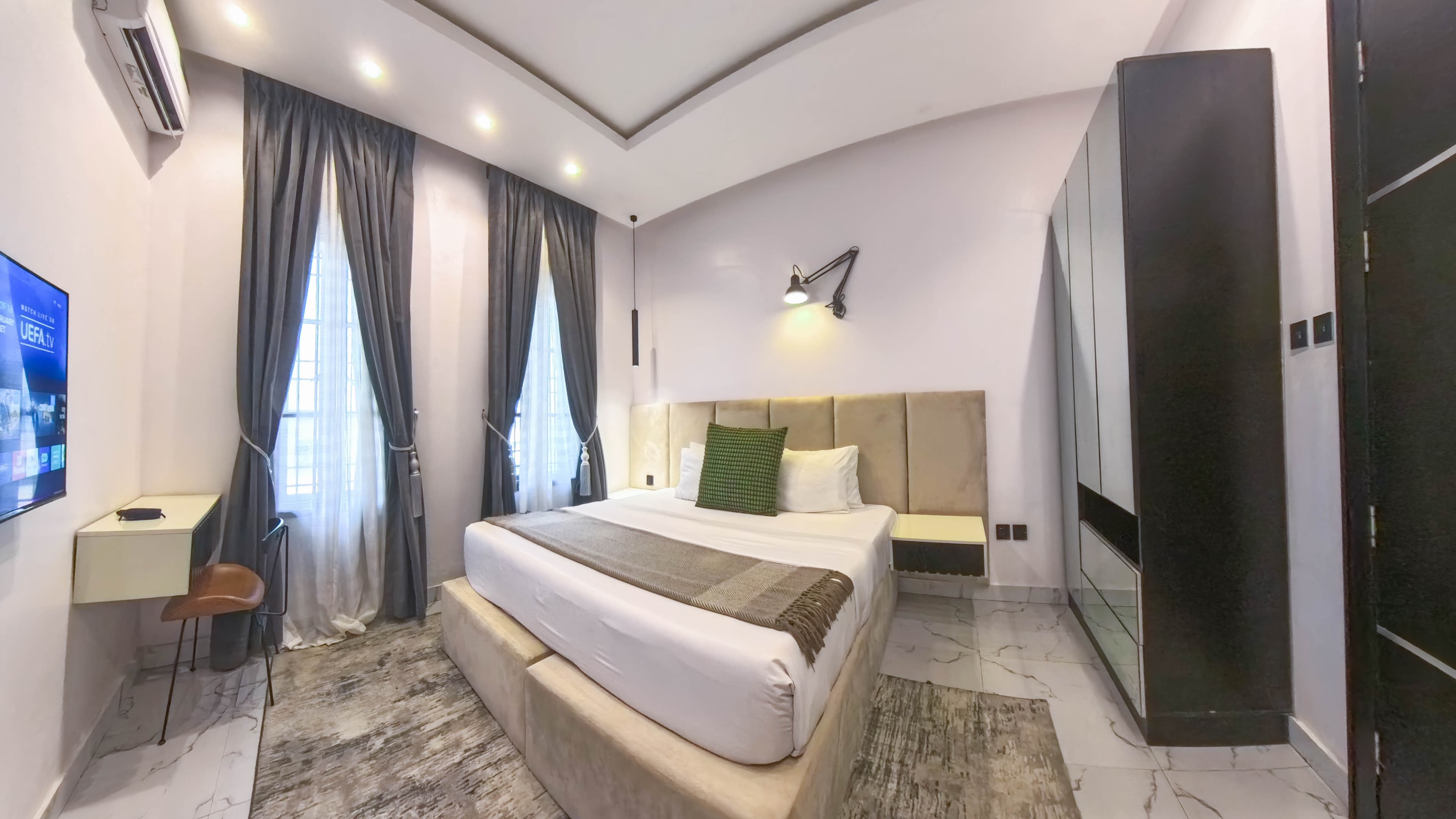 Orange House - 2-Bedroom Urban Retreat with Concierge & Lounge
