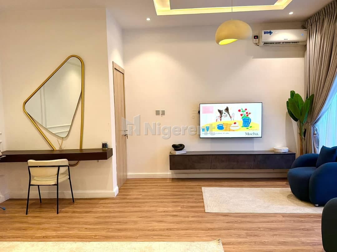 FLAT 5
