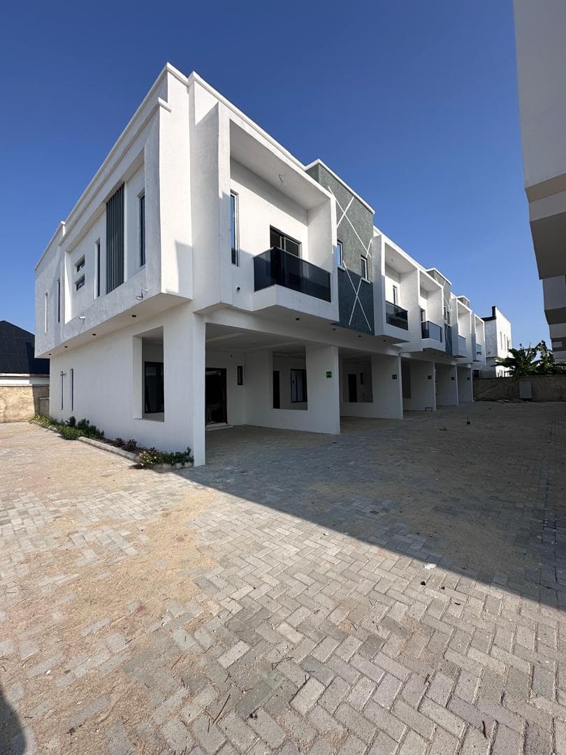 5 Bedrooms Semi-Detached Duplex, Along Monastery Road, Sangotedo-Ajah