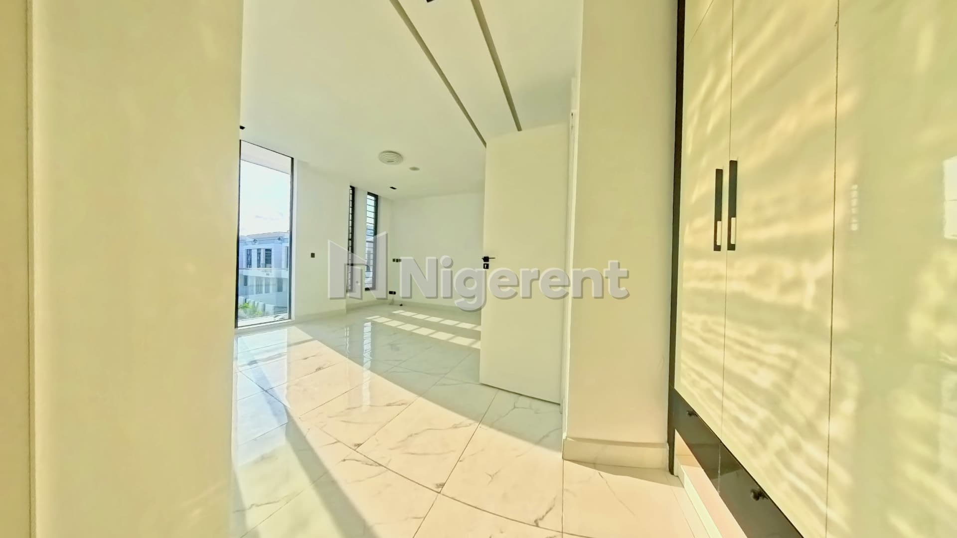 4 Units of 5 Bedroom Ensuite Apartments with Domestic Quarters