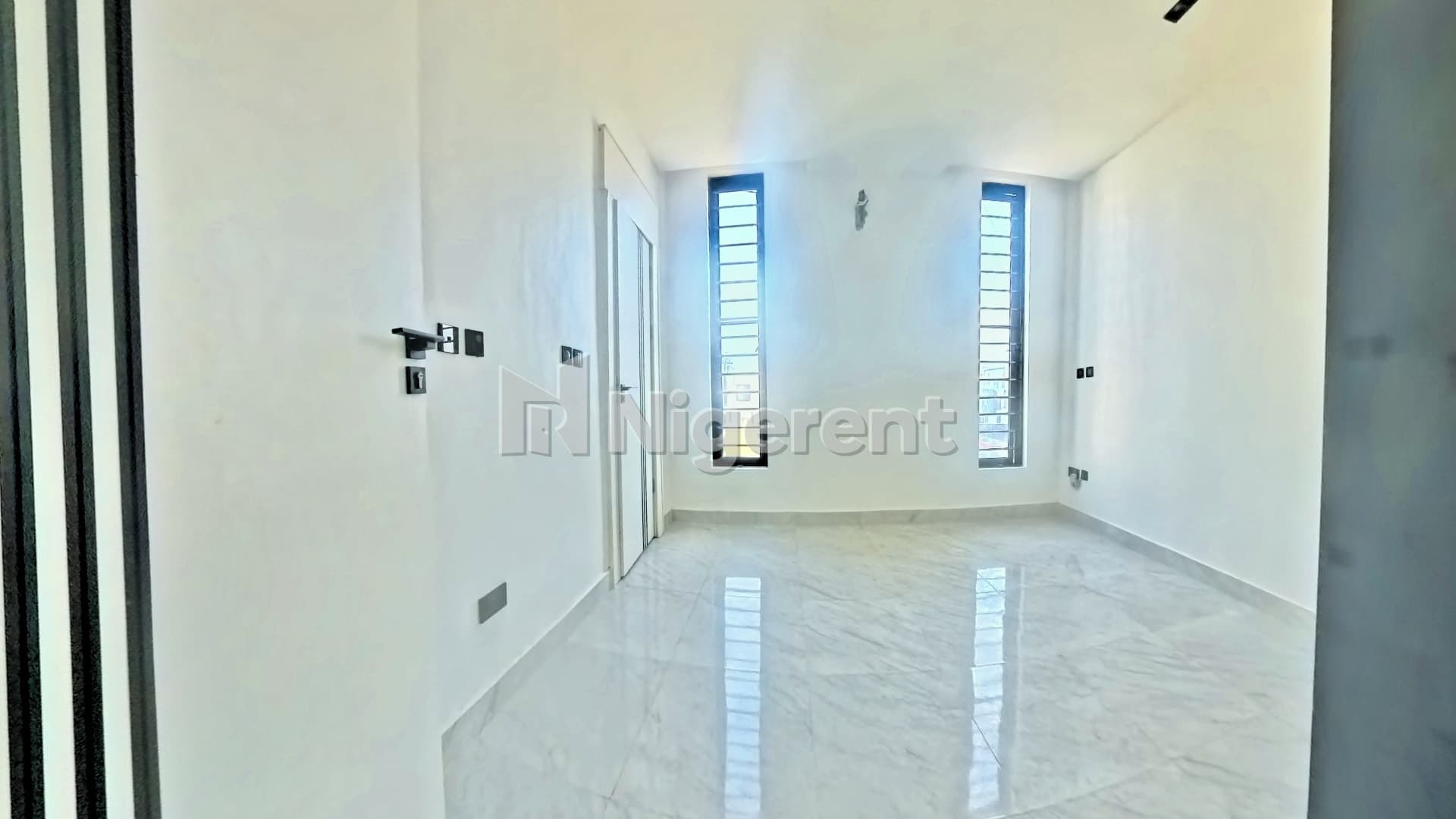 4 Units of 5 Bedroom Ensuite Apartments with Domestic Quarters