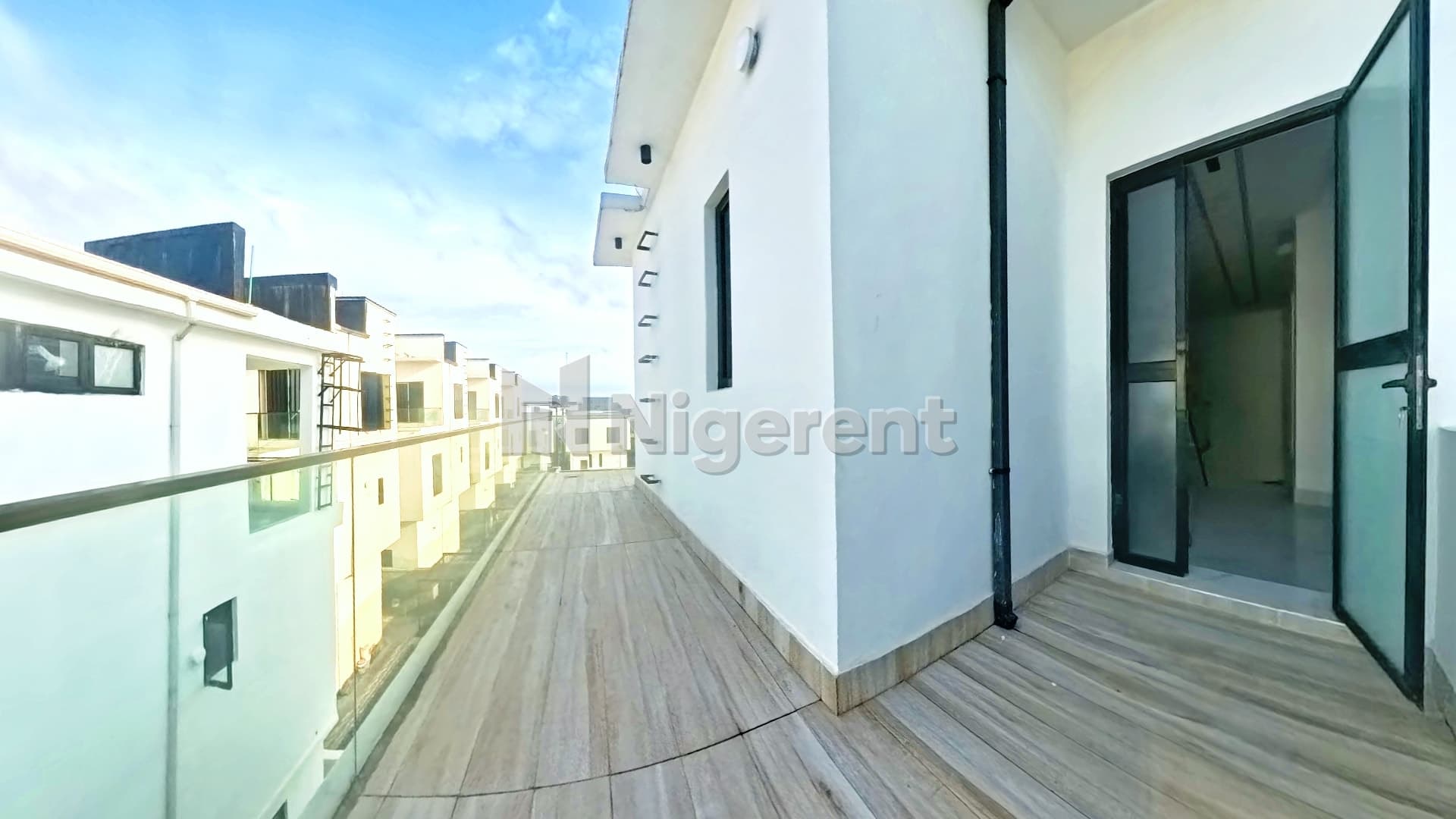 4 Units of 5 Bedroom Ensuite Apartments with Domestic Quarters